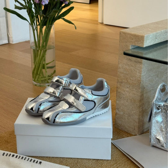 Damen Sportliche Klettverschluss-Sneaker mit atmungsaktiver Netzstruktur und glänzender Oberfläche EB