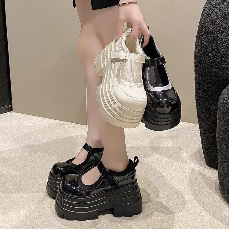 Damen Plateau-Mary-Jane Schuhe mit glänzender Oberfläche und verstellbarem Riemen EB