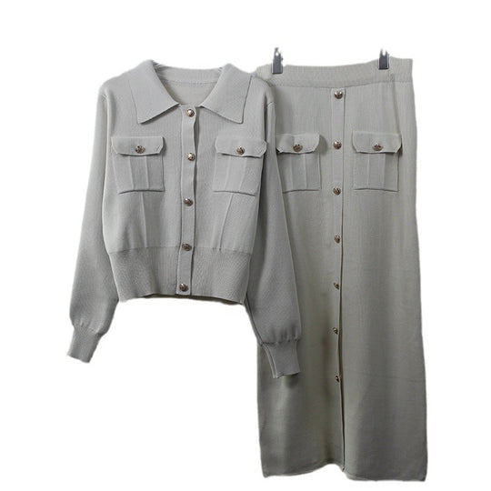 Damen strukturiertes Strickensemble mit dekorativen Taschen und Knopfleiste EB