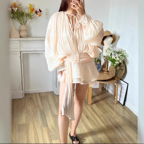 Damen Wickelkleid mit voluminösen Ärmeln und zartem Plisseemuster EB