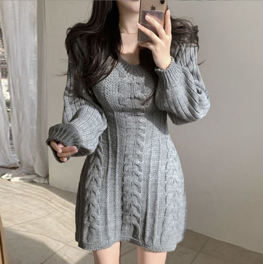 Damen Strickkleid mit weitem Schnitt und eleganten Zopfdetails EB