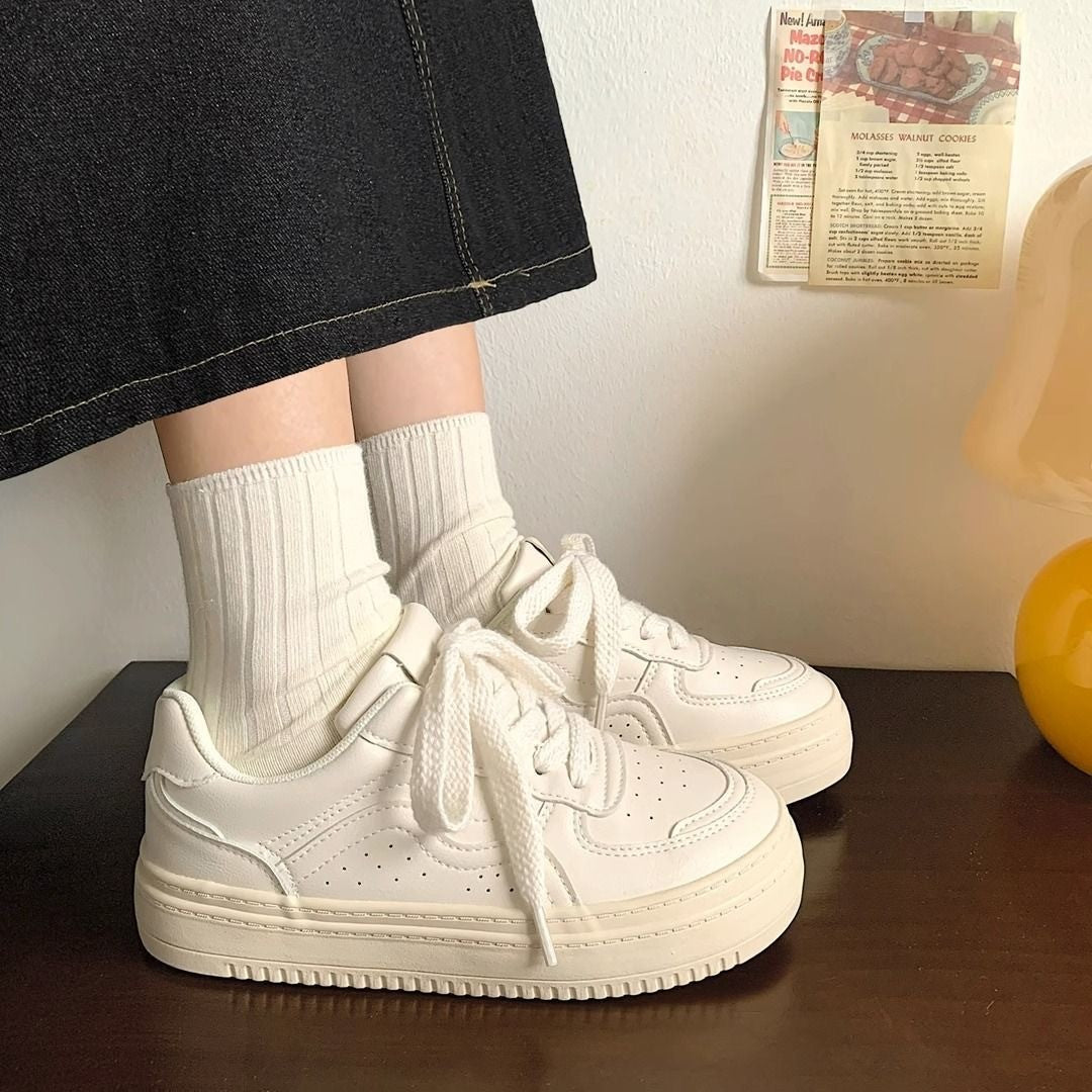 Damen Sportliche Sneakers mit gepolsterter Laufsohle und markantem Design EB