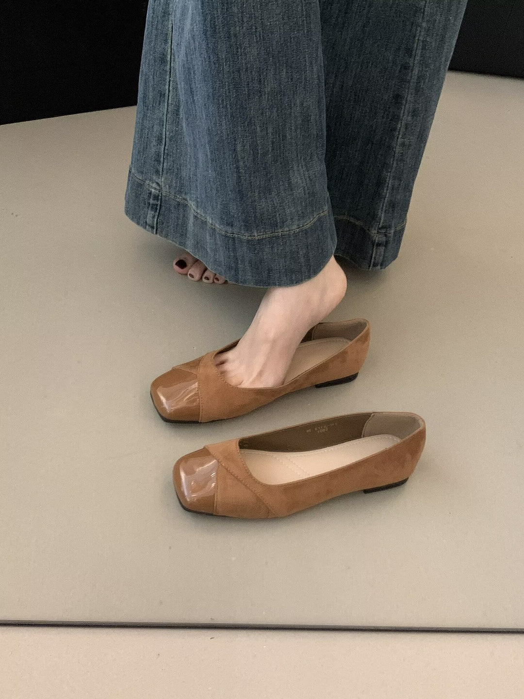 Damen Komfortable Ballerinas aus hochwertigem Wildleder mit eleganter Lackspitze EB