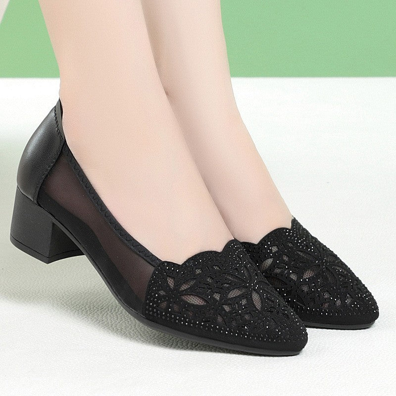Damen Ballerinas mit dekorativem Lochdesign und komfortablem Blockabsatz EB