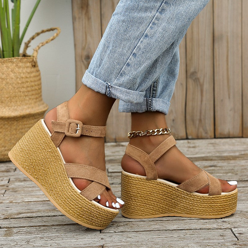 Damen Keil-Sandalen mit modischem Überkreuzriemen und rutschfester Sohle EB