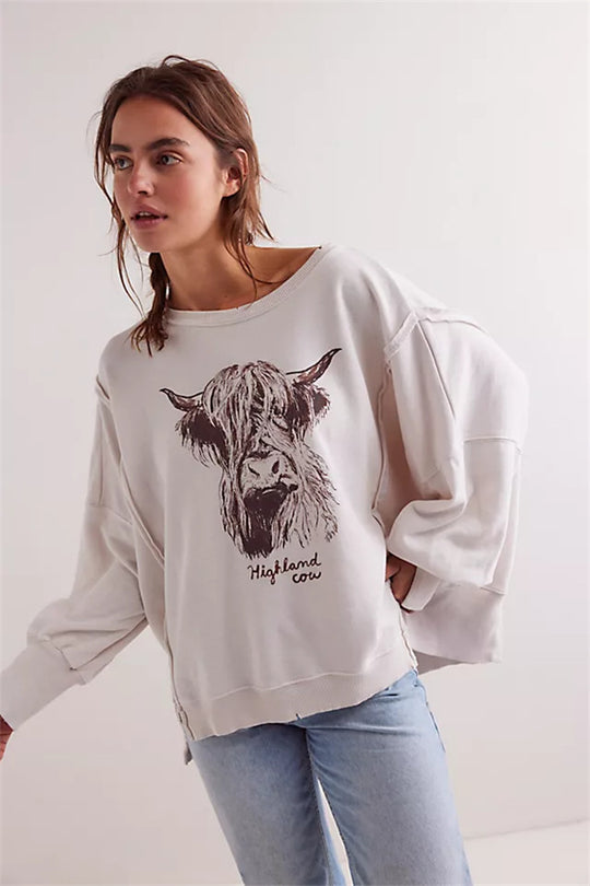 Damen oversized Sweatshirt mit Rüben-Print, ausgefransten Nahtakzenten und Daumenlochärmeln Eichborn Berlin