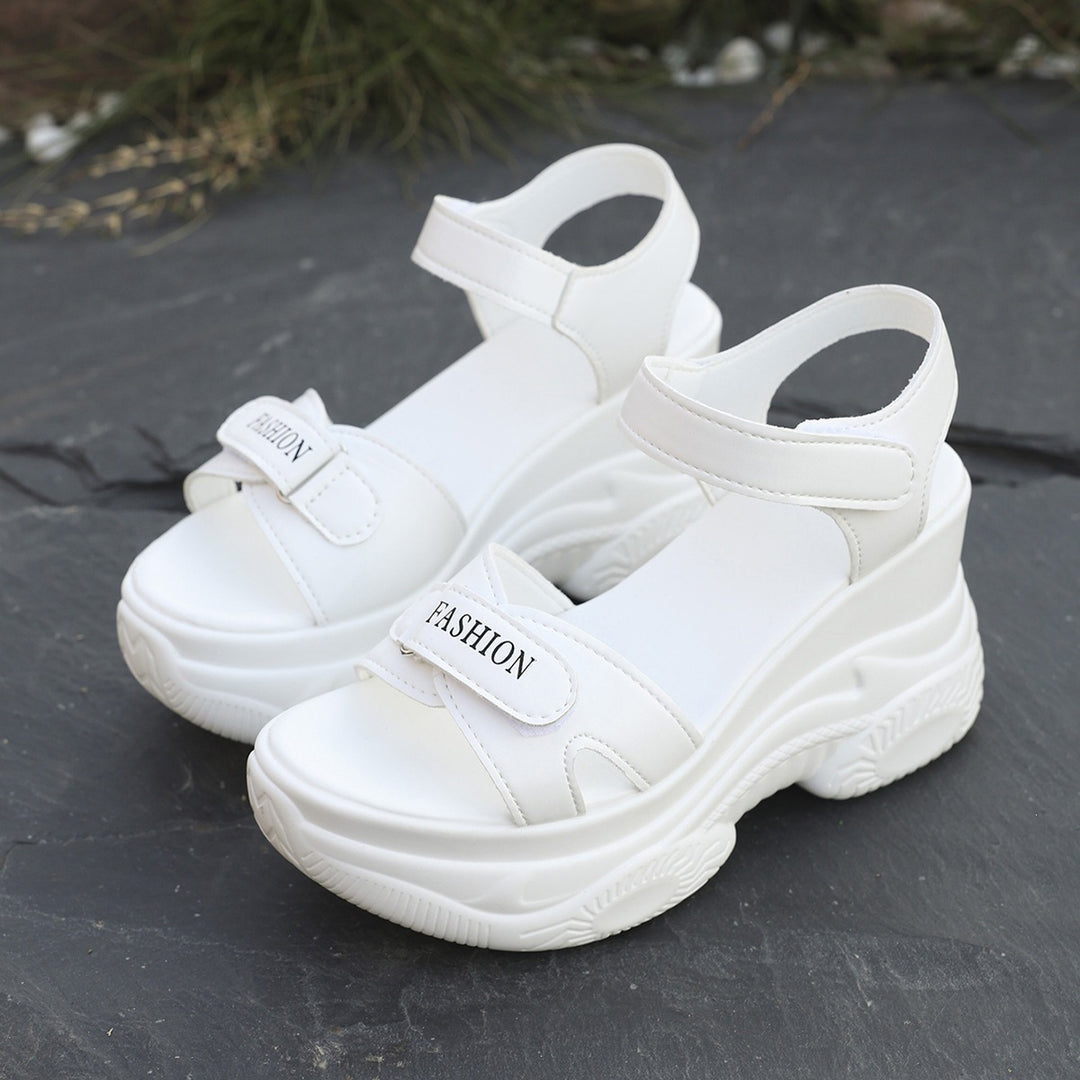 Damen Sportliche und stilvolle Plateausandalen mit verstellbaren Riemen EB