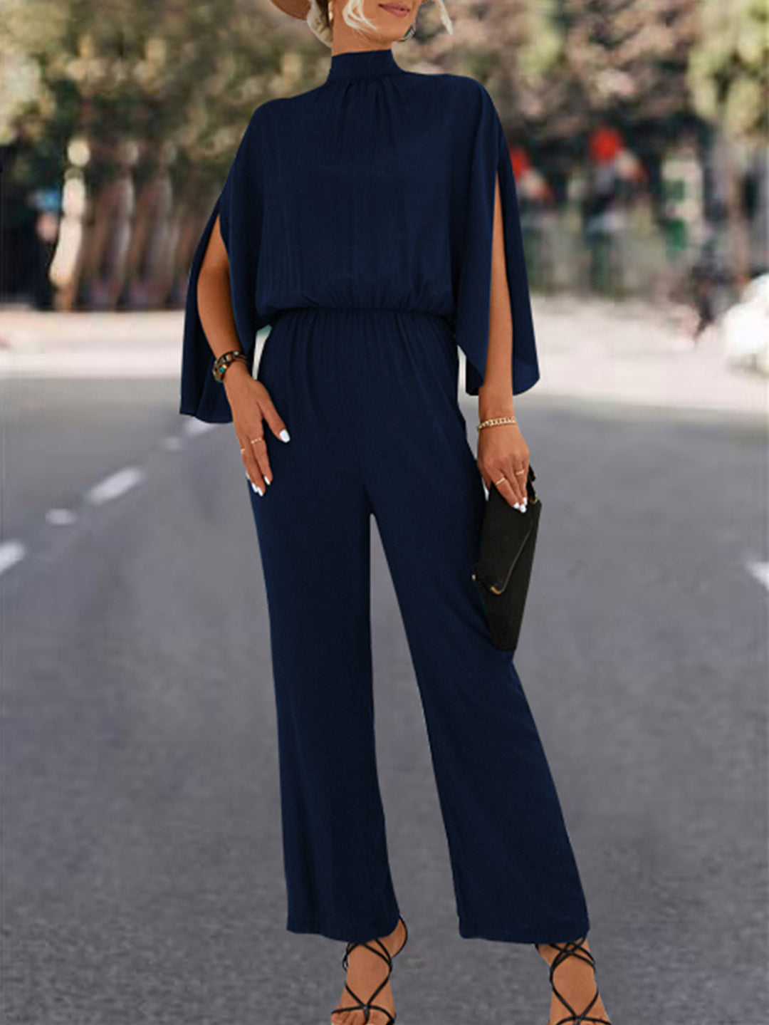 Damen Eleganter Jumpsuit mit fließendem Cape-Design und hochgeschlossenem Ausschnitt EB