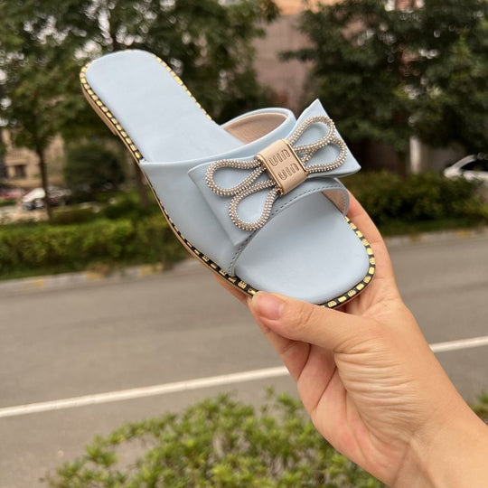 Damen elegante Riemchen-Pantoletten mit funkelnder Schleifen-Applikation EB