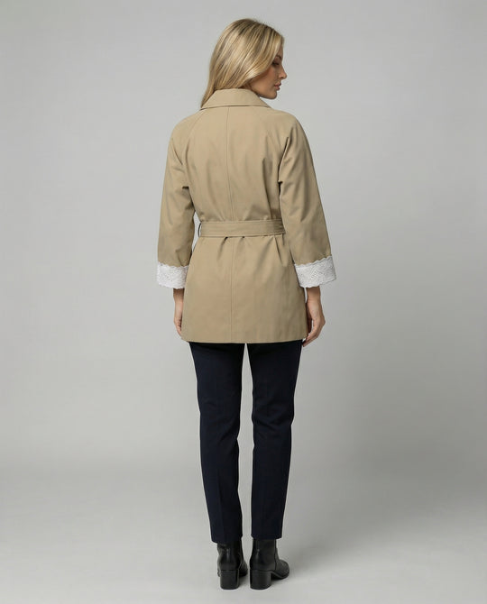 Damen Mode online taillierter Trenchcoat mit Stehkragen und Spitzenmanschetten EB