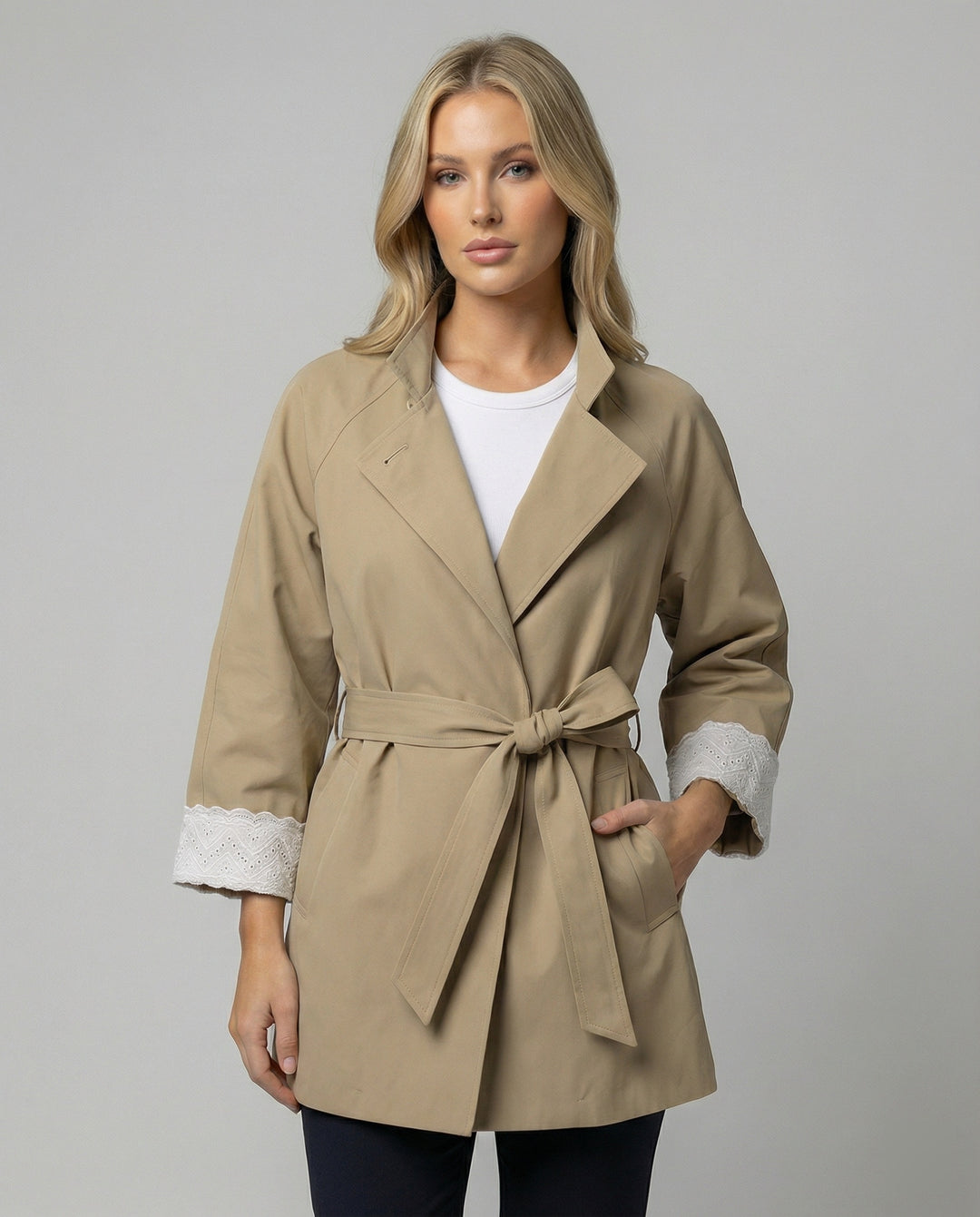 Damen Mode online taillierter Trenchcoat mit Stehkragen und Spitzenmanschetten EB