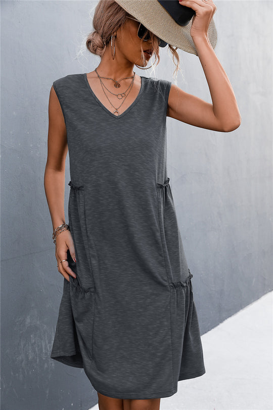 Damen Freizeitdress mit lockerem V-Ausschnitt und Rüschenkanten EB