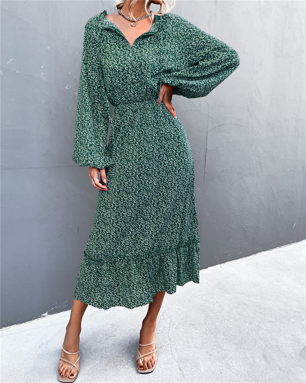 Damen Midikleid mit verspielt-floralem Design und weiten Ärmeln EB