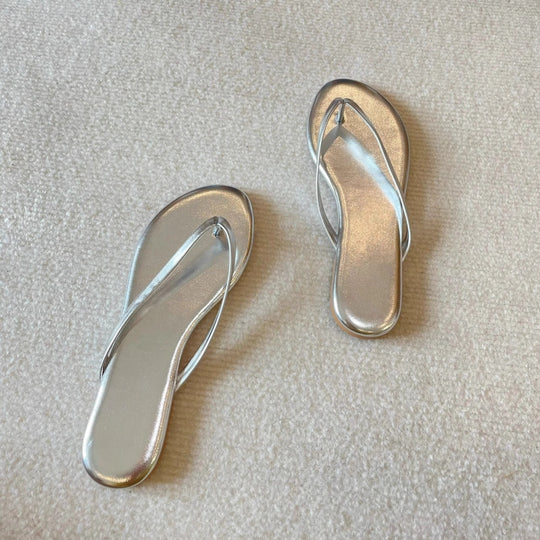 Damen Elegante Flip-Flops mit schimmerndem Riemen und komfortabler Sohle EB