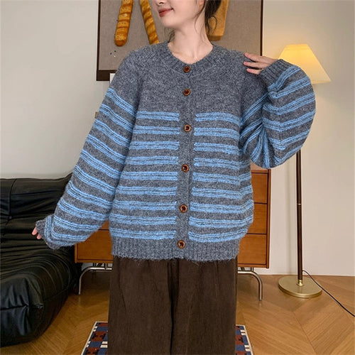 Damen Grobstrickjacke mit modernen Streifen und Knopfdetails EB