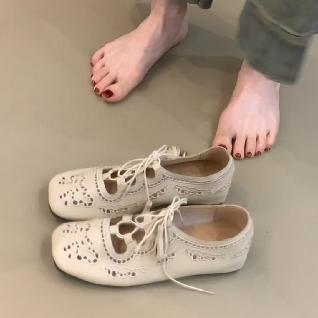 Damen Schnürschuhe mit filigranen Aussparungen EB