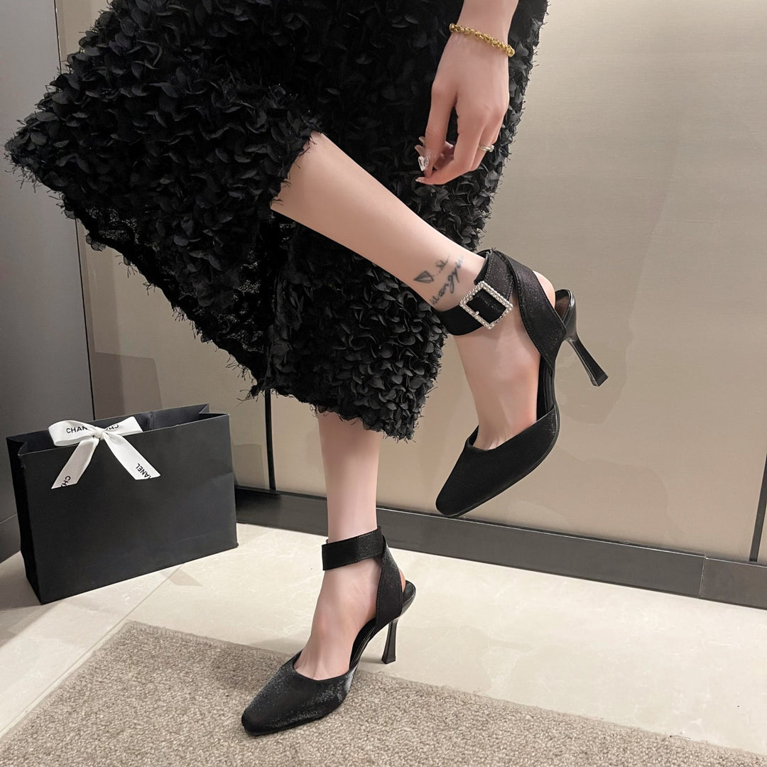 Damen elegante Pumps mit transparentem Riemchen und Glitter-Detail EB