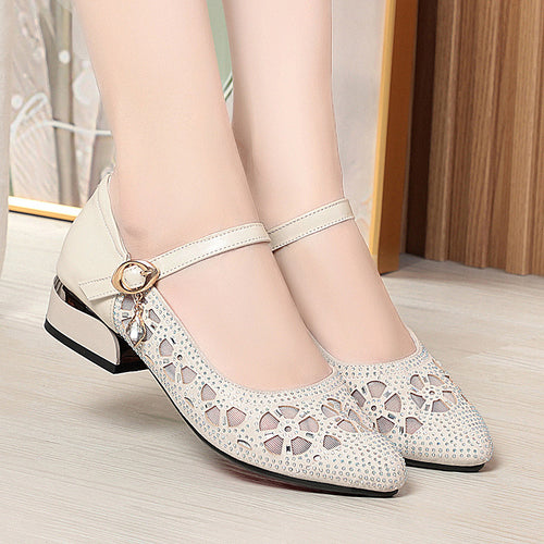 Damen Ballerinas mit filigranem Blumenmuster und verstellbarem Riemen EB