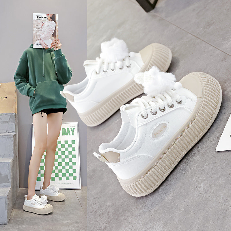 Damen Sneakers mit dekorativen Pompons und rutschfester Laufsohle EB