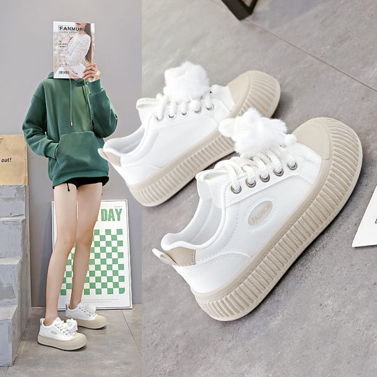 Damen Sneakers mit dekorativen Pompons und rutschfester Laufsohle EB