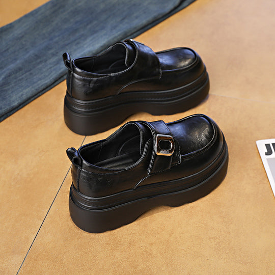 Damen Plateauschuhe mit dekorativen Riemen und modischem Detail EB