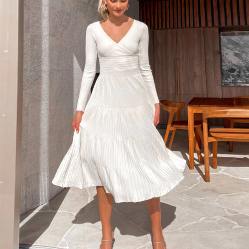 Damen Elegantes Wickelkleid mit plisséierten Details EB