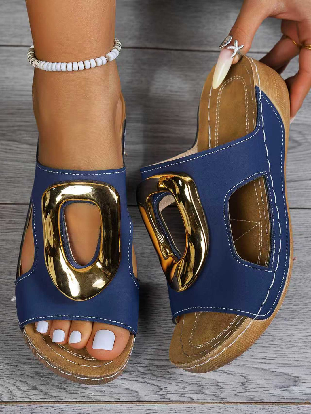 Damen elegante Riemchen-Pantoletten mit modischem Goldakzent EB