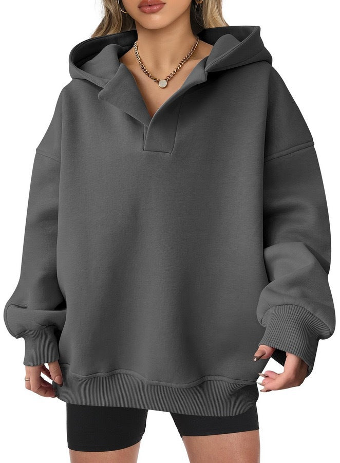 Damen Oversized Hoodie mit kurzem Kragen und praktischen Seitentaschen EB