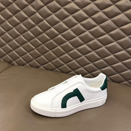 Damen Athletische Slip-On Sneakers mit modischem Akzent von EB