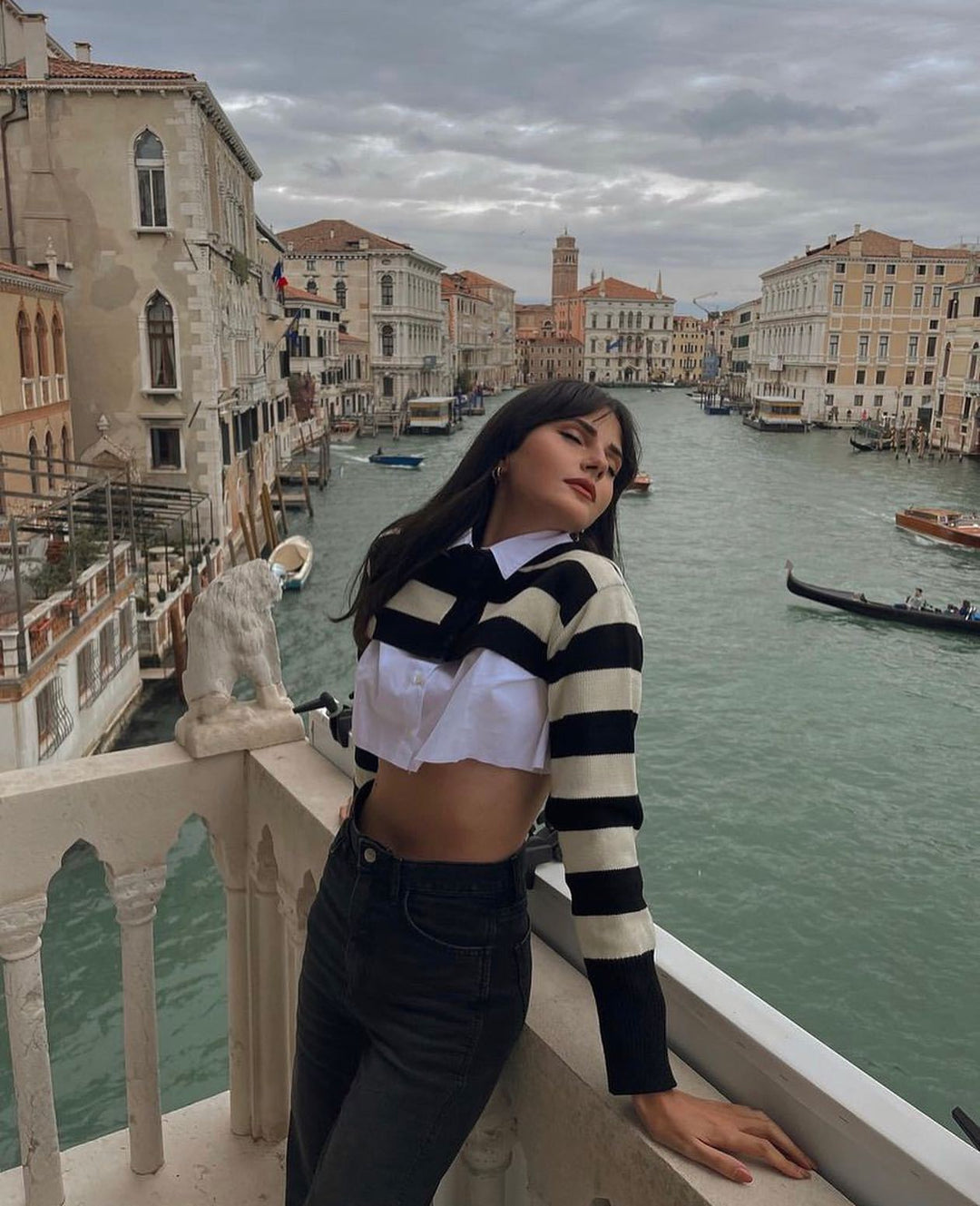 Damen Cooles Crop-Top mit klassischem Hemdkragen und Streifenmuster EB