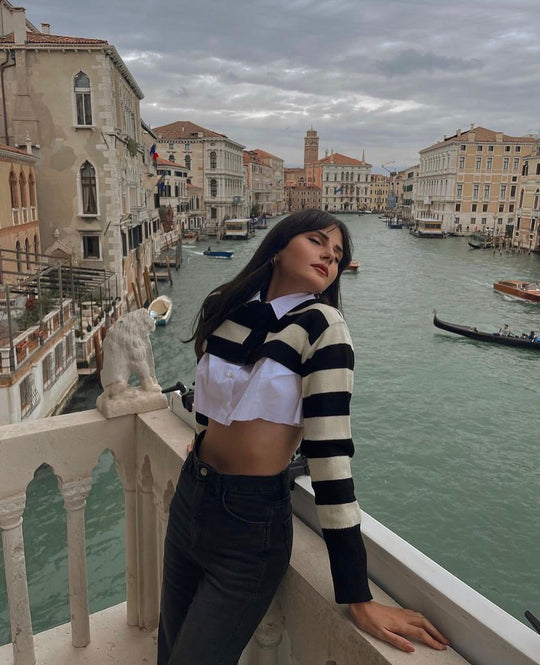 Damen Cooles Crop-Top mit klassischem Hemdkragen und Streifenmuster EB