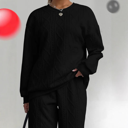 Damen gestricktes Cable-Lounge-Set mit weichem Rundhalspullover und hochgeschnittener weiter Hose Eichborn Berlin