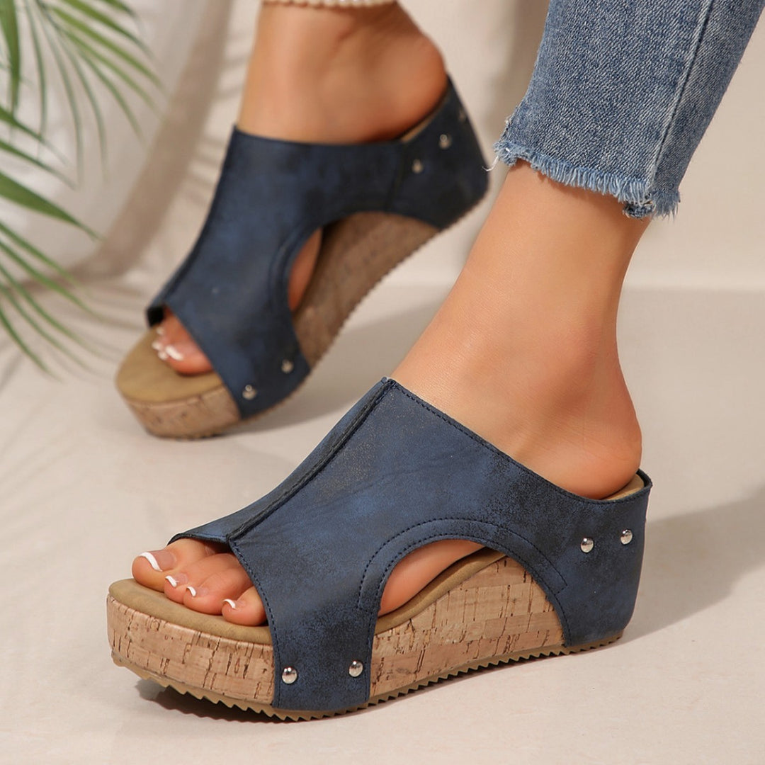 Damen Wedge-Pantoletten mit eleganter geschnitzter Korksohle und modischem Riemendesign EB