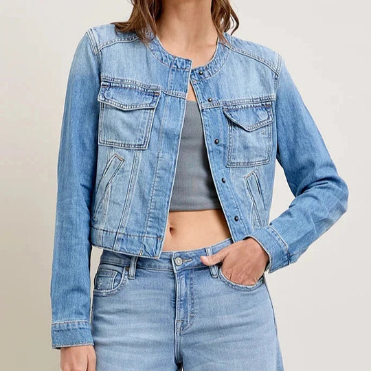 Damen Jeansjacke im lässigen Cropped-Schnitt mit praktischen Taschen und Knopfdetails EB