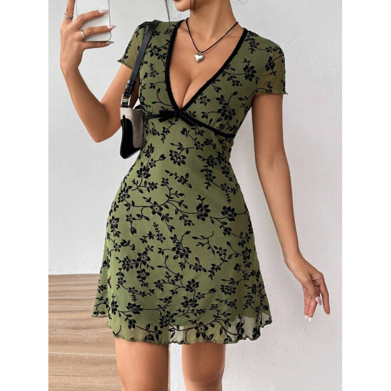 Damen Kurzarmkleid mit floralem Muster und tiefem V-Ausschnitt EB