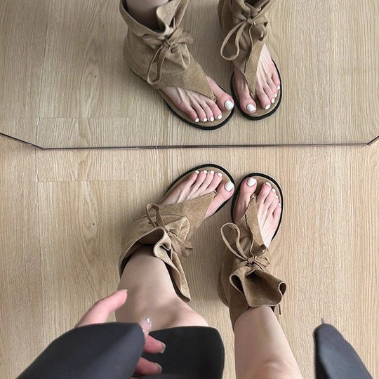 Damen Sandalen mit hohem Faltenwurf und raffiniertem Riemendesign EB