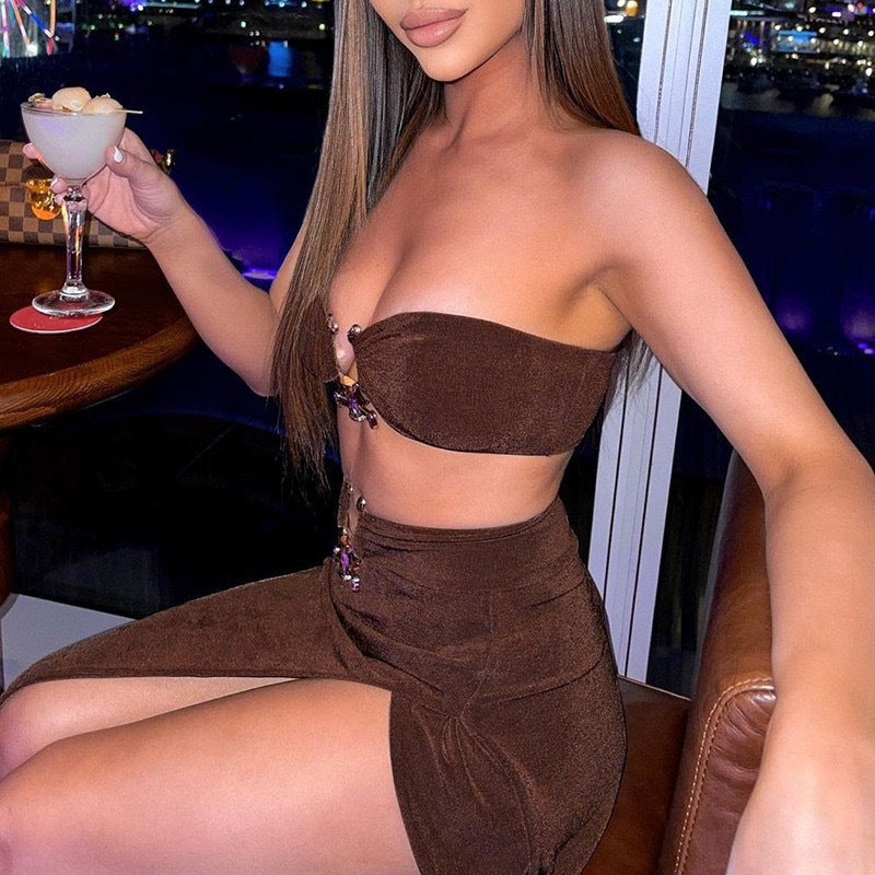 Damen Stylisches Bandeau-Top und Maxi-Rock Set mit hohem Schlitz und eleganten Details EB