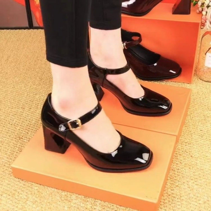 Damen Elegante Hochfront-Pumps mit modischem Riemchen und stabiler Absatzhöhe EB