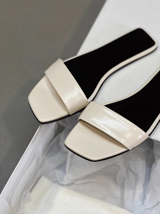 Damen Elegante und flache Sandalen mit breitem Riemendesign EB
