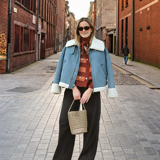 Damen modische Denimjacke mit Fellkragen und oversized Schnitt EB