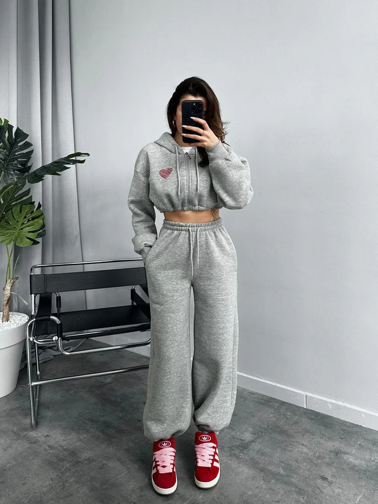 Damen Gekürztes Kapuzen‑Zip‑Set mit Herz‑Stickerei und weiter High‑Waist Jogginghose EB