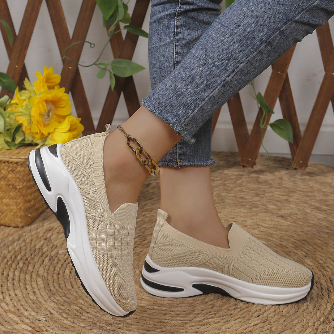 Damen Sneaker im modernen Slip-On Design mit luftiger Strickstruktur und komfortabler Dämpfung EB