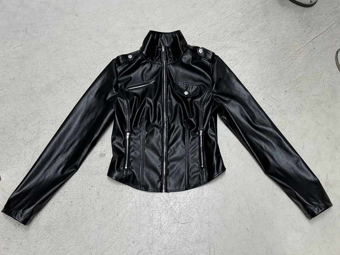 Damen nan taillierte Kunstleder-Bikerjacke mit Stehkragen, Schulterpatten und Reißverschlusstaschen EB