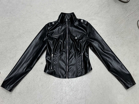 Damen nan taillierte Kunstleder-Bikerjacke mit Stehkragen, Schulterpatten und Reißverschlusstaschen EB