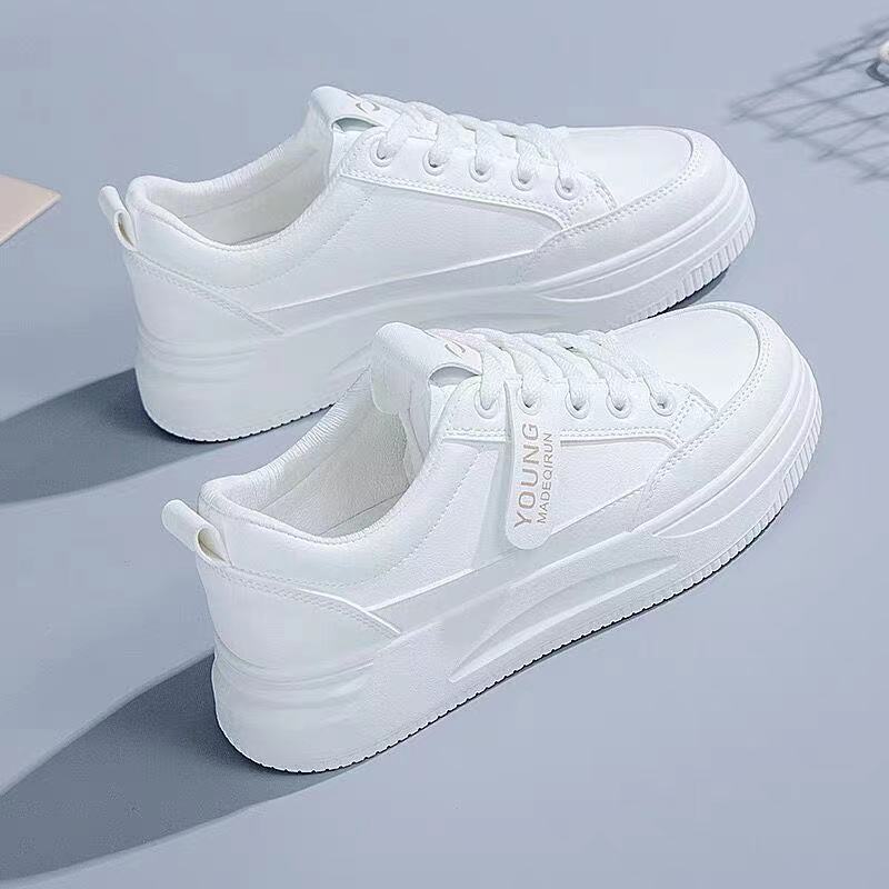 Damen Sportliche Sneakers mit gepolsterter Sohle und modernem Design EB