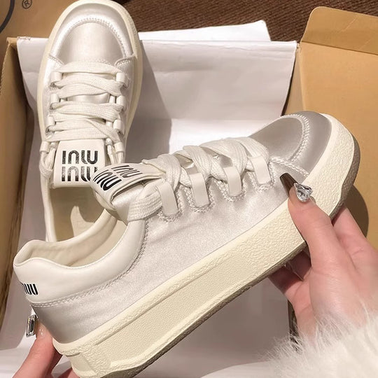 Damen Elegante Sneakers mit glattem Obermaterial und breiter Sohle EB