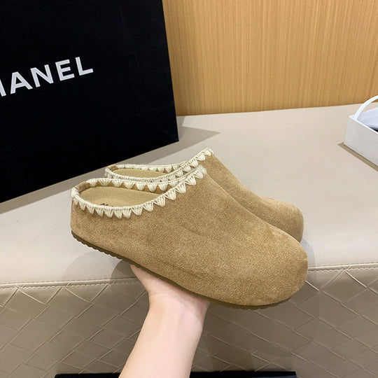 Damen Elegante Clogs aus weichem Wildleder mit handgefertigten Details EB