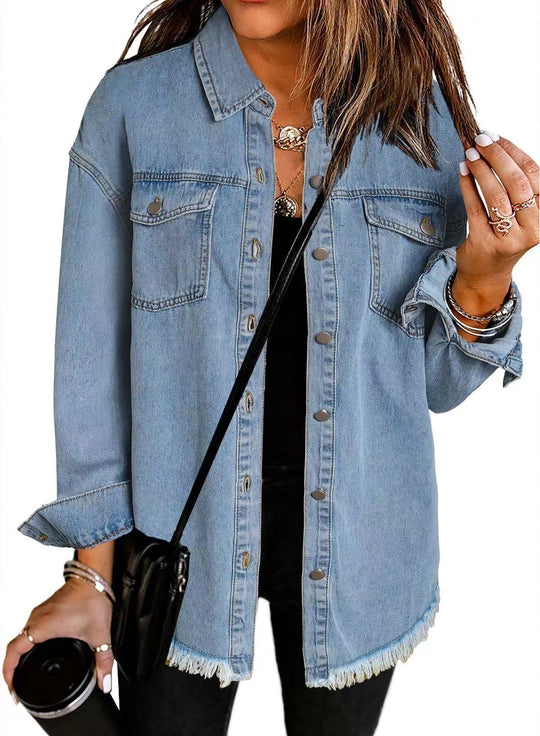Damen lässiges Denim-Hemd mit fransigen Säumen und praktischen Brusttaschen EB