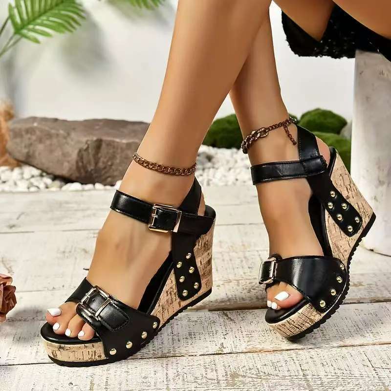 Damen Wedge-Sandalen mit buntem Riemendesign und komfortabler Fußbettgestaltung EB