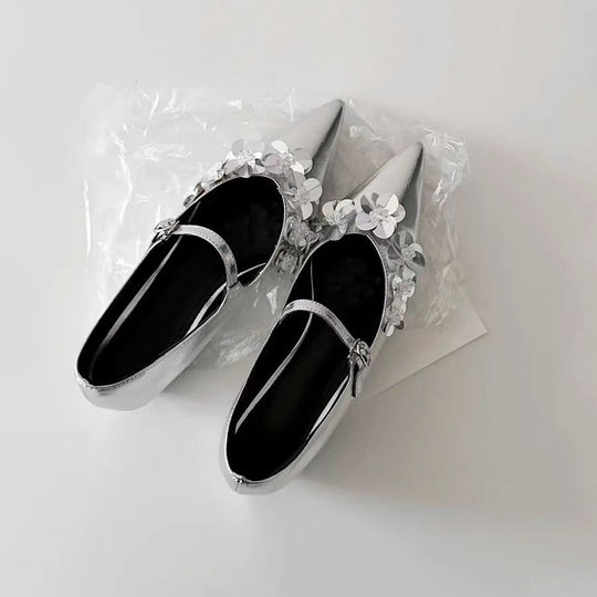 Damen Ballerina-Schuhe mit floralen Applikationen und elegantem Riemen EB
